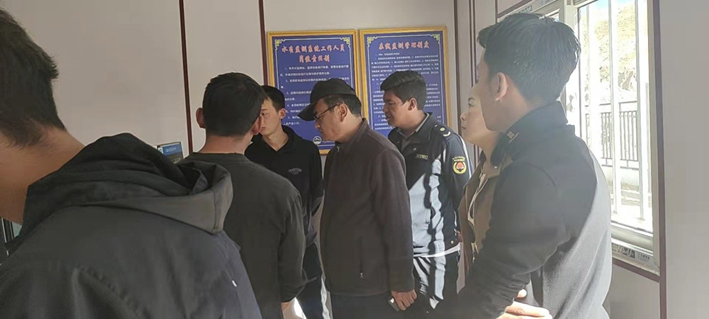 10月21日城管局、環(huán)保局及住建局局長(zhǎng)蒞臨我廠謝通門污水處理廠檢查運(yùn)行情況及了解整改階段。