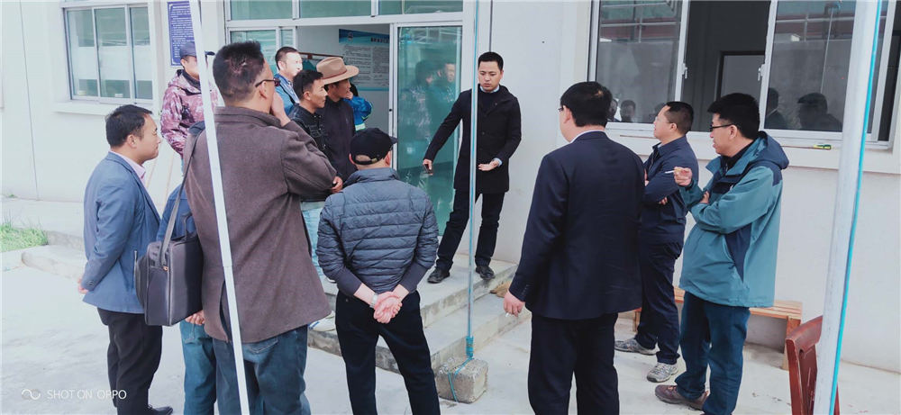 西南督查組在自治區(qū)、日喀則市、吉隆縣、吉隆鎮(zhèn)有關(guān)領(lǐng)導(dǎo)的陪同下對吉隆鎮(zhèn)污水處理廠檢查工作