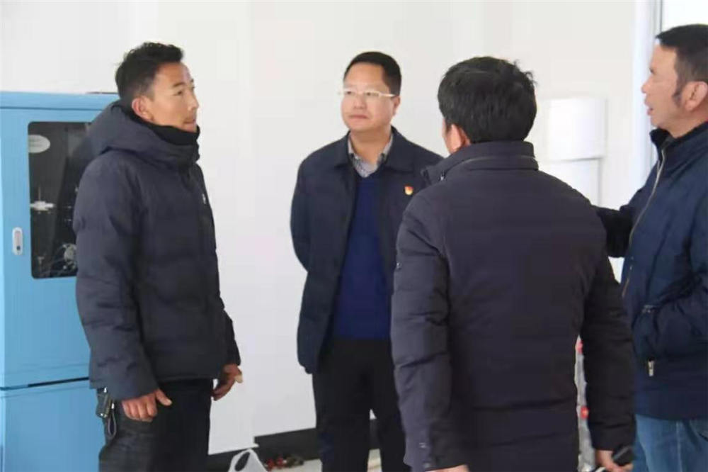 吉隆縣縣委副書記、縣長(zhǎng)胡紅等領(lǐng)導(dǎo)班子進(jìn)行檢查和指導(dǎo)工作